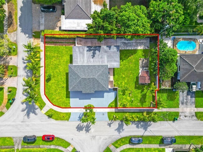 Building Photo - 4301 SW 85th Ave