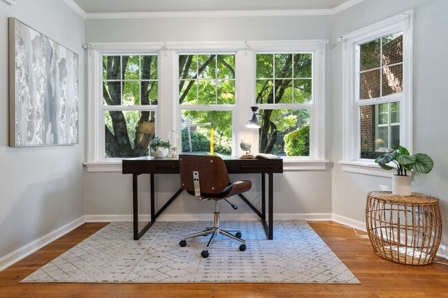 Building Photo - Bright 1 Bed condo in Kerns Neighborhood o...