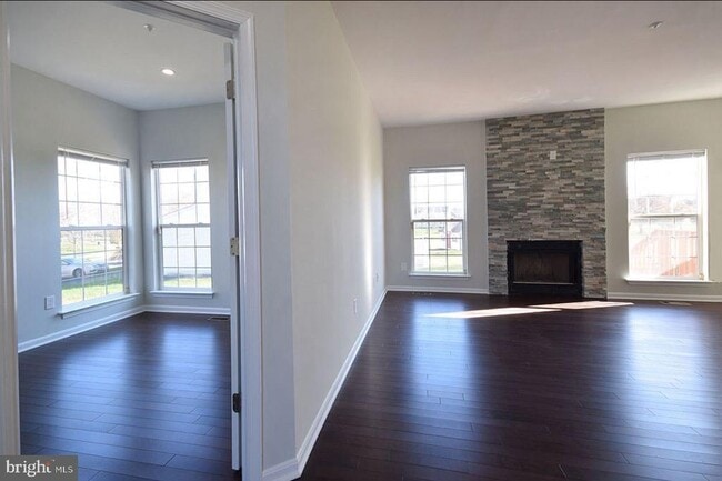 Building Photo - 14900 Dennington Dr