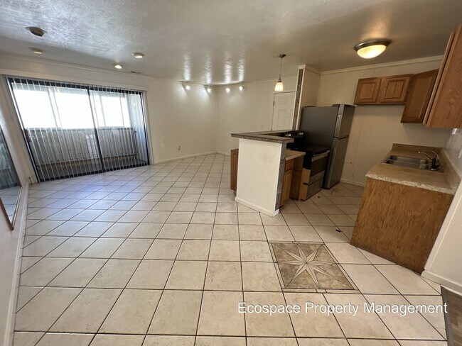 Building Photo - 2 Bedroom 1 Bathroom Apartment in Aurora