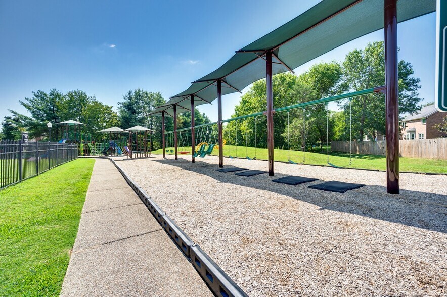 Building Photo - 6428 Holly Trace Ct