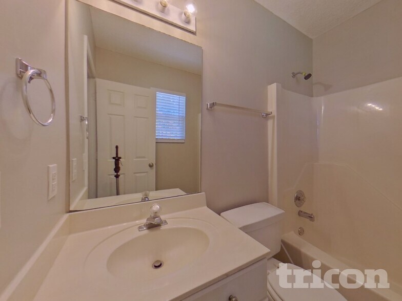 Building Photo - 1422 Gentry Ct