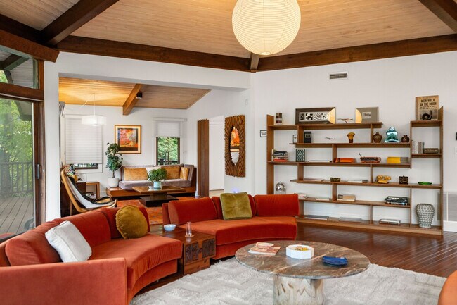 Building Photo - 2720 N Fillmore St