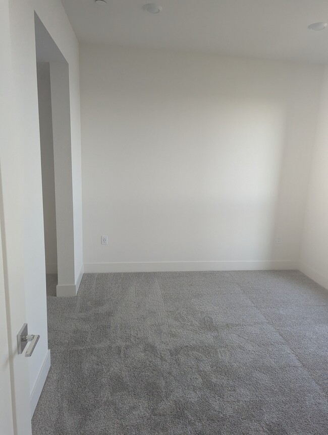 Building Photo - 3698 Vision Cmn