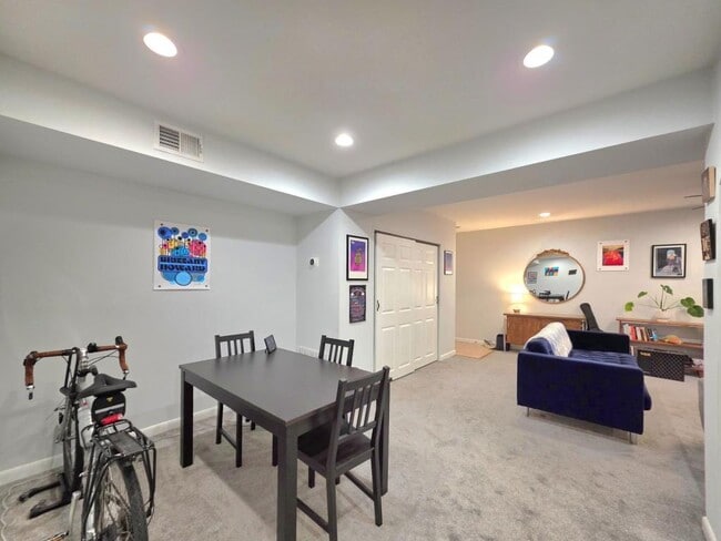 Building Photo - 2700 Dartmouth Rd