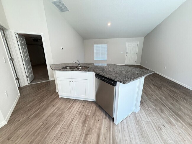Building Photo - Spacious & Modern Inverness Gem – Your Dream 3-Bed Home!