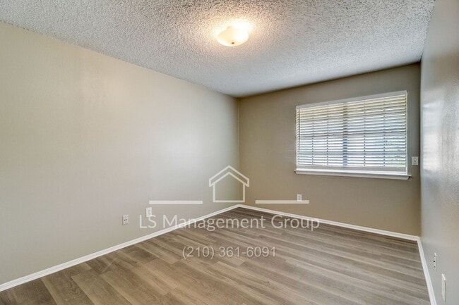Building Photo - 7523 Oak Chase