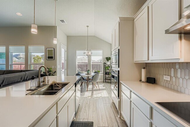 Building Photo - 9800 Grapevine Leaf Dr