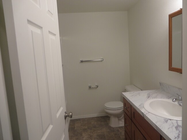 Building Photo - lynd04