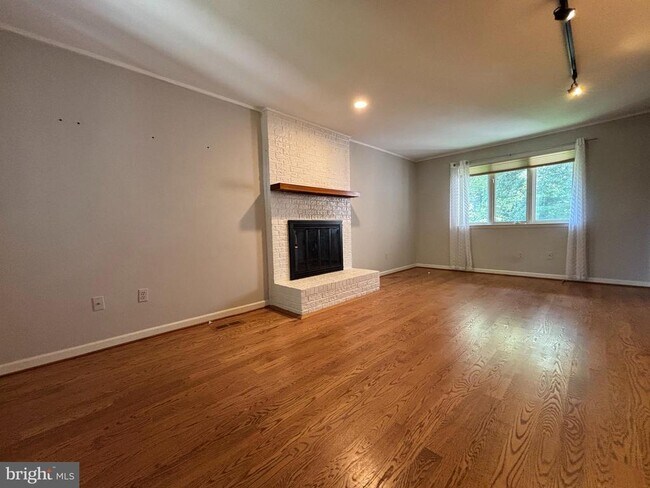 Building Photo - 412 Five Farms Ln