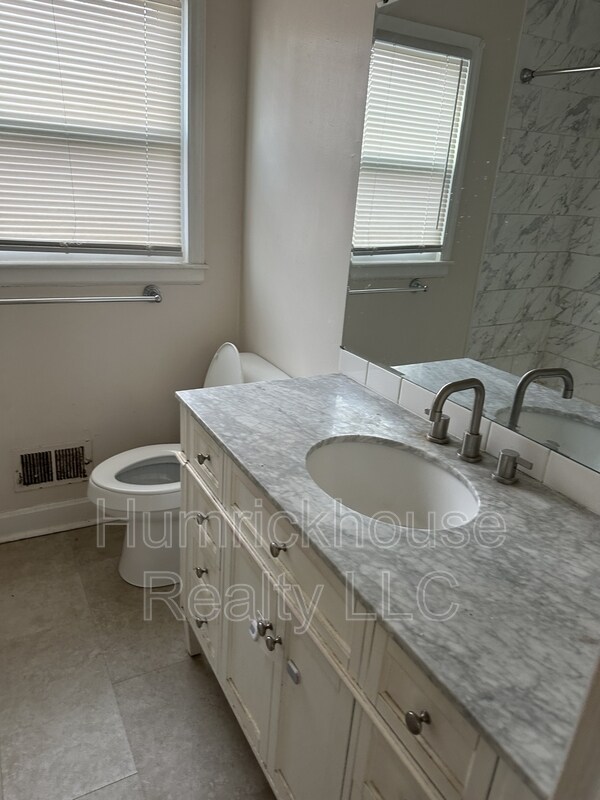 Building Photo - 1601 Grovewood Dr