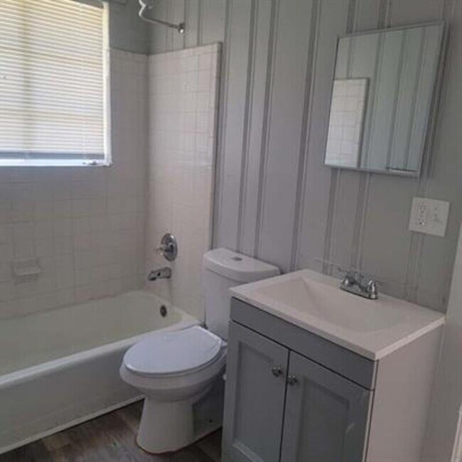 Building Photo - 303 Butler St