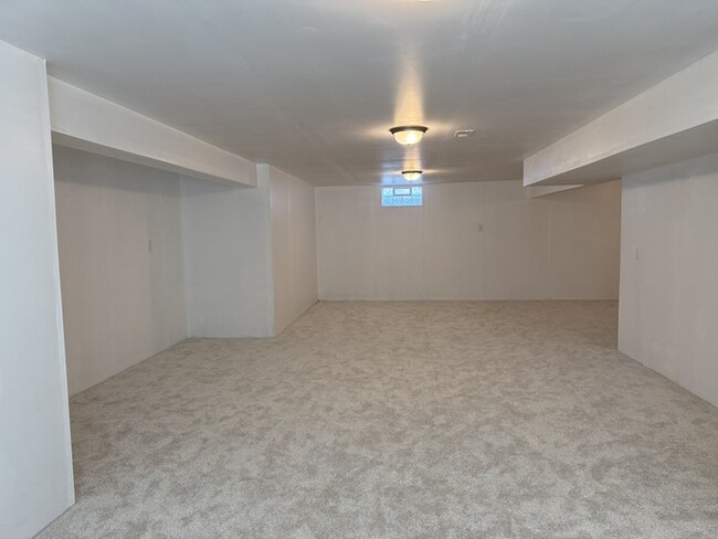 Building Photo - Gorgeous 4 beds 2.5 baths in Johnstown