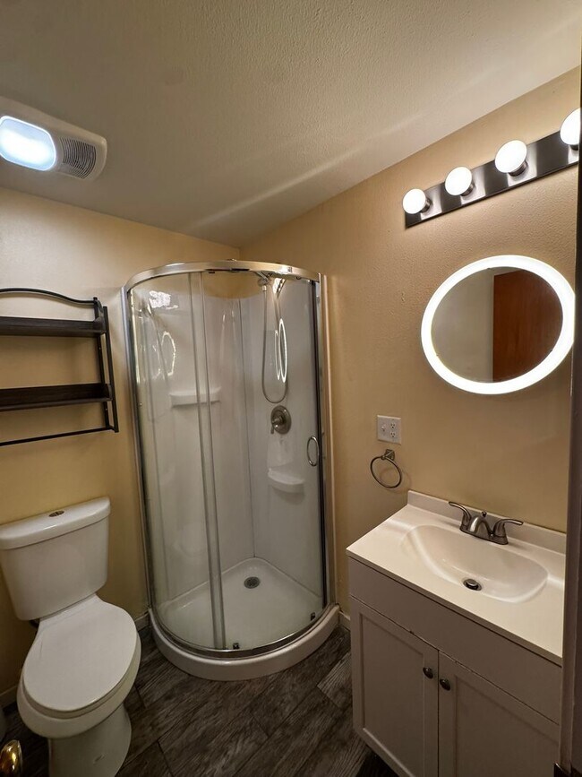 Building Photo - *Move-in Special - $200 off 1st Month's Rent* Updated 3-Bed Home in Desirable South Eugene