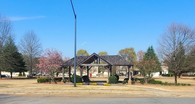 Building Photo - Welcome to this charming 3 bedroom, 2.5 ba...