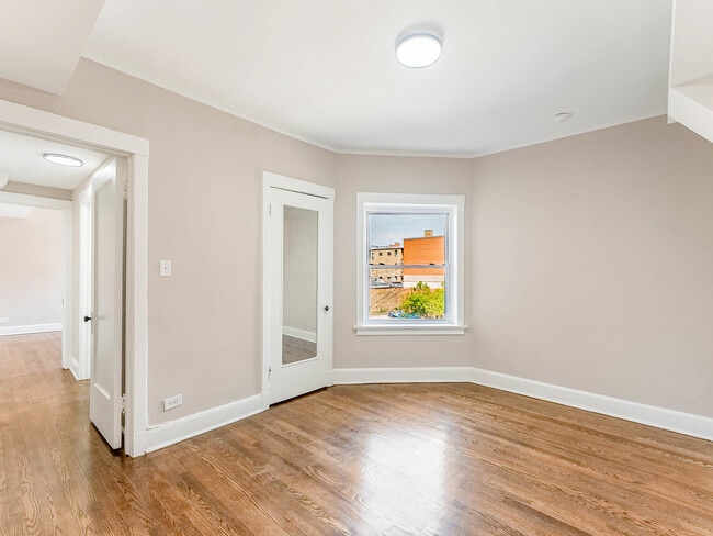 Building Photo - 7630 N Marshfield Ave