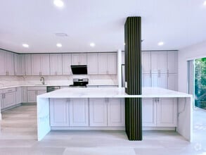 Building Photo - 549 Racquet Club Rd