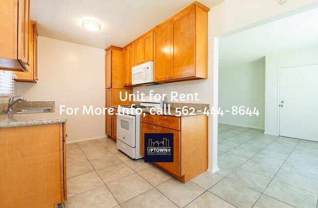 Building Photo - BROADWAY BOND