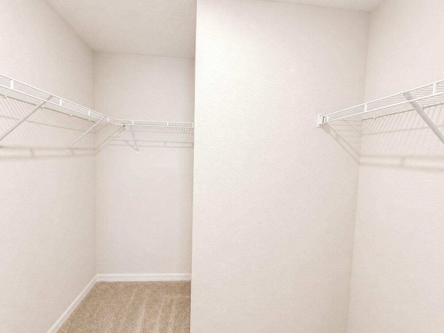 Building Photo - 1305 Current Pl