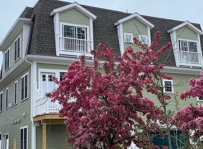 Building Photo - 13 Water St