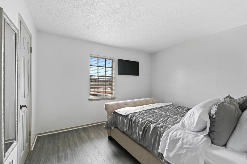 Building Photo - 1819 E Grauwyler Rd