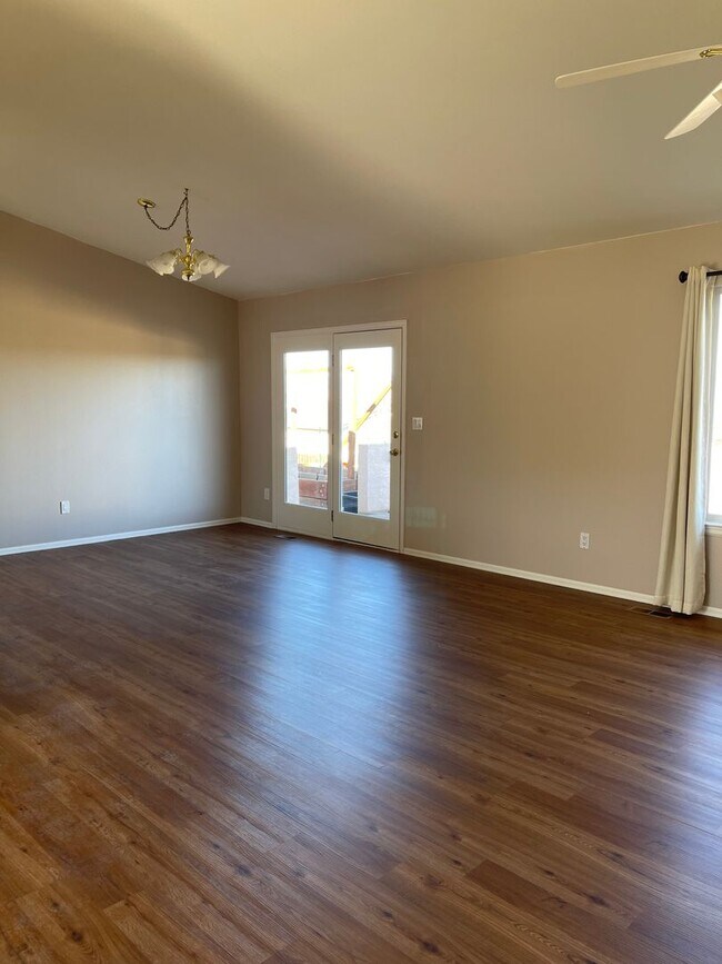 Building Photo - 66 Wild Rose Dr
