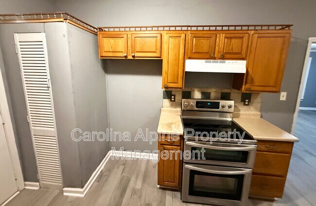 Building Photo - 109 Pine Ave