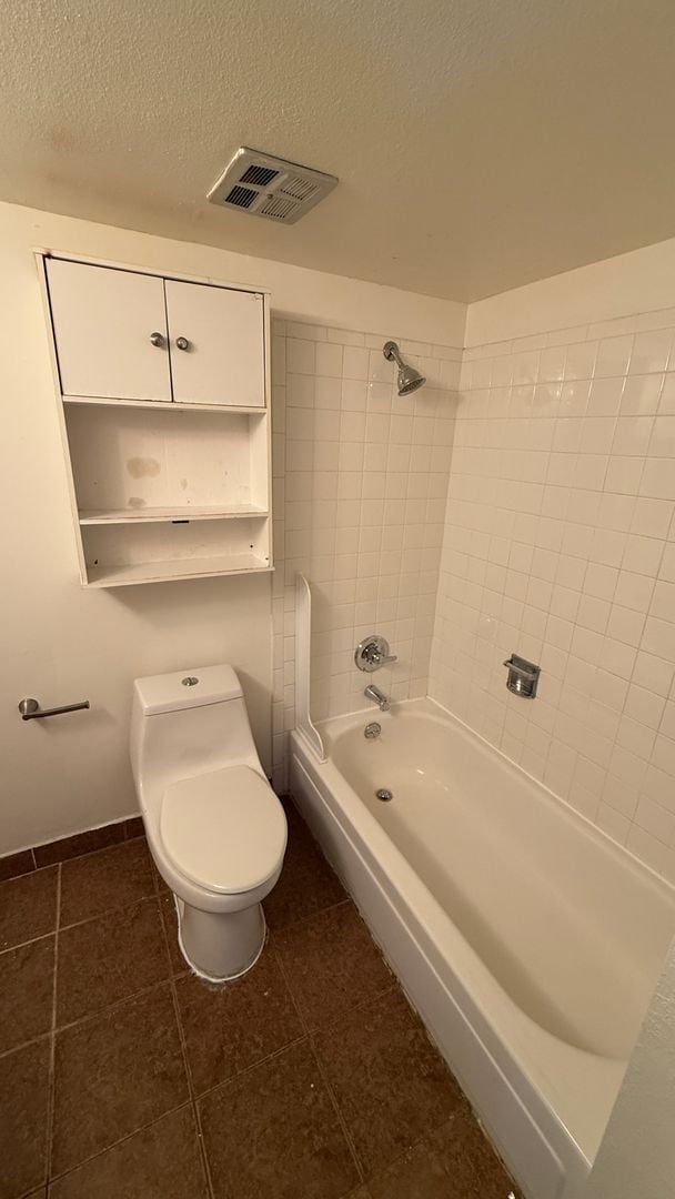 Building Photo - 3 Bedroom 2 Bathroom Condo Near Leetsdale and Monaco