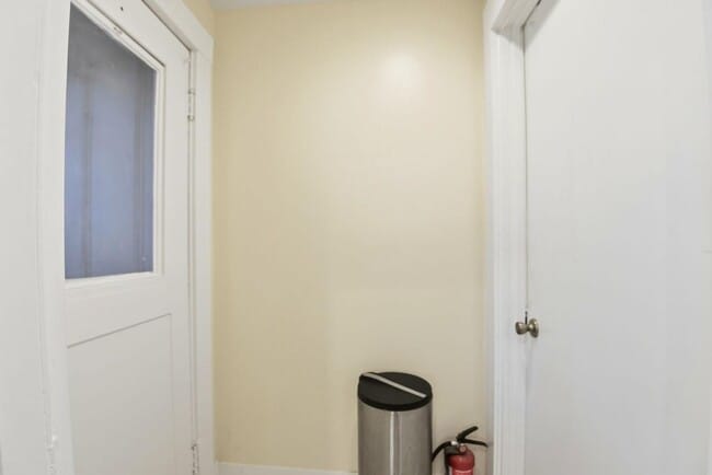 Building Photo - 1610 W 36th Pl