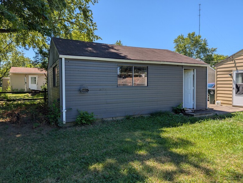 Building Photo - 8076 Lawrence Dr