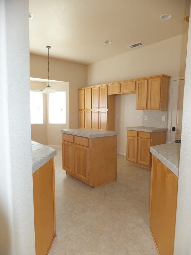 Building Photo - 2022 Lassen Dr