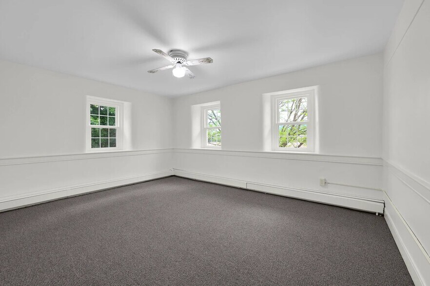 Building Photo - 705 Schaeffer Rd