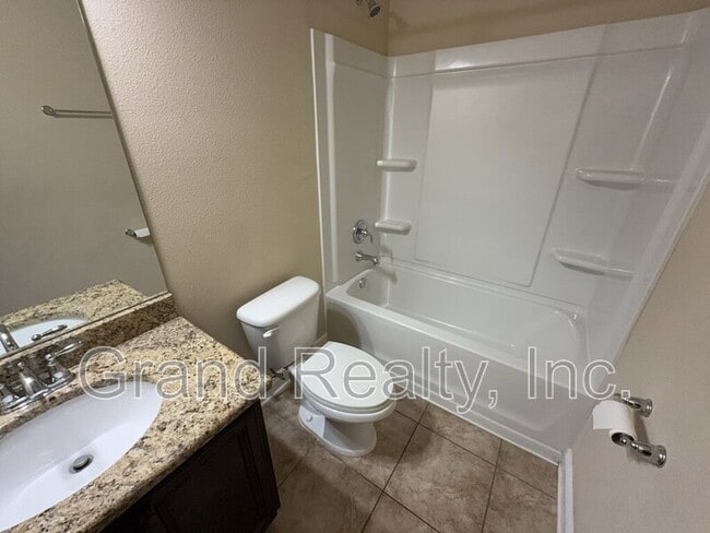 Building Photo - 4818 Dupont Cir