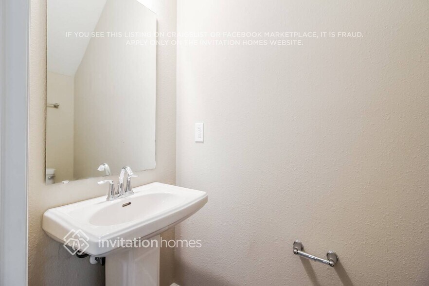 Building Photo - 13290 Shore Grass Dr