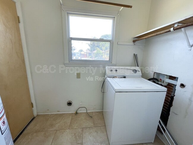 Building Photo - 105 W Curtis St