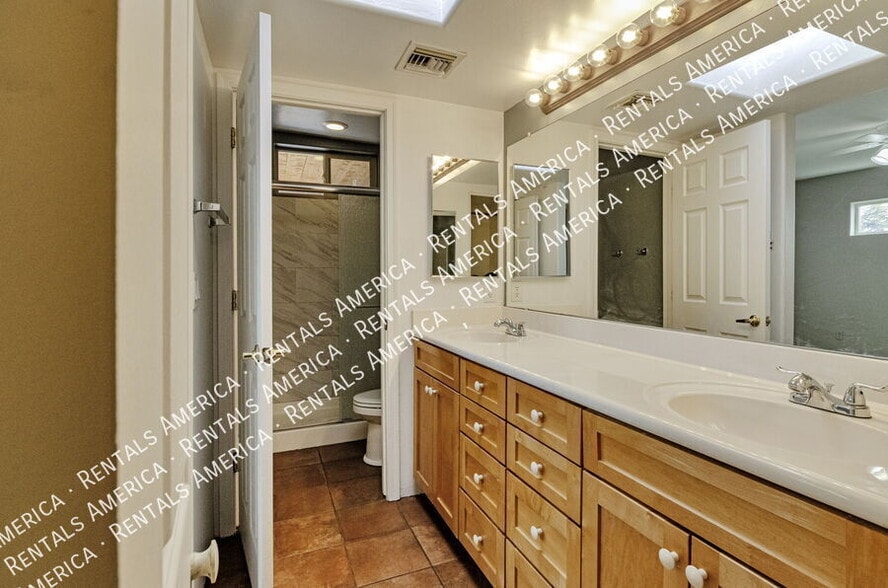 Building Photo - 2974 N Cardell Cir