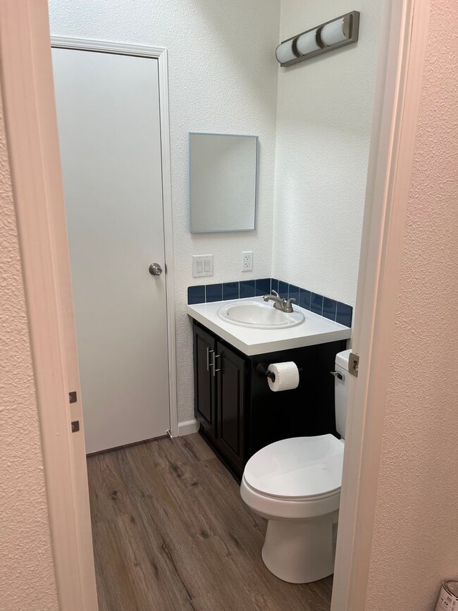 Building Photo - 2 Bedroom country home