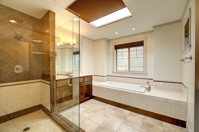 Building Photo - 2bd/2.25ba Seattle Townhome