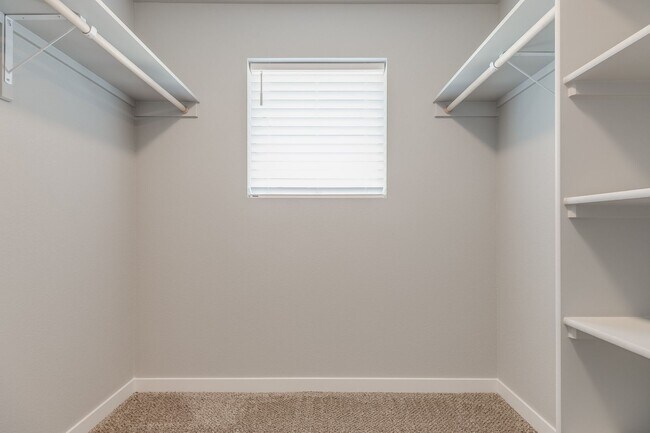 Building Photo - Now Leasing this Meridian Townhome!  Great...