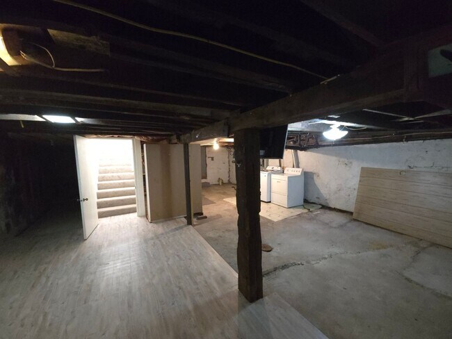 Building Photo - 412 Riverside Ave W