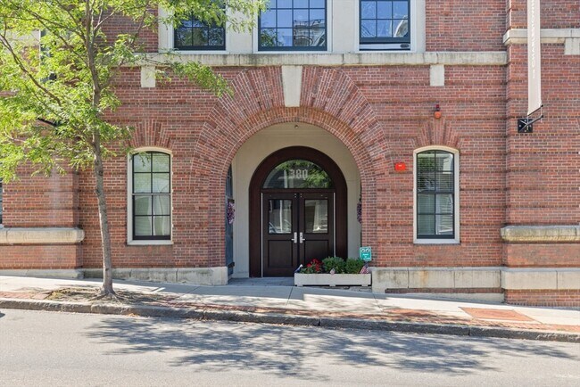 Building Photo - 380 Bunker Hill St