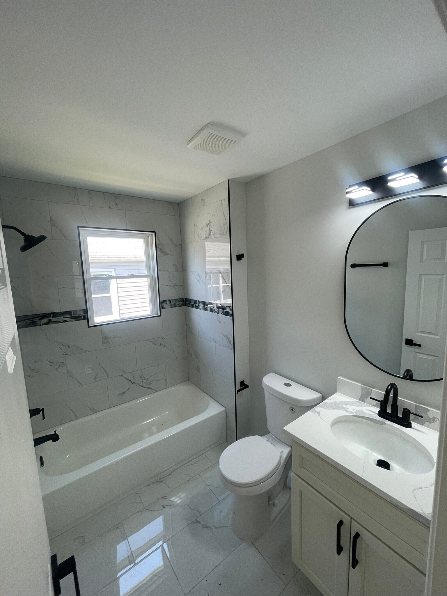 Main Floor Full Bathroom - 2502 Linwood Rd