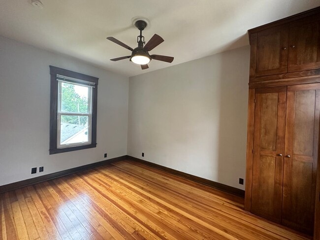 Building Photo - Charming 3BR/2.5BA Home For Rent in Highla...