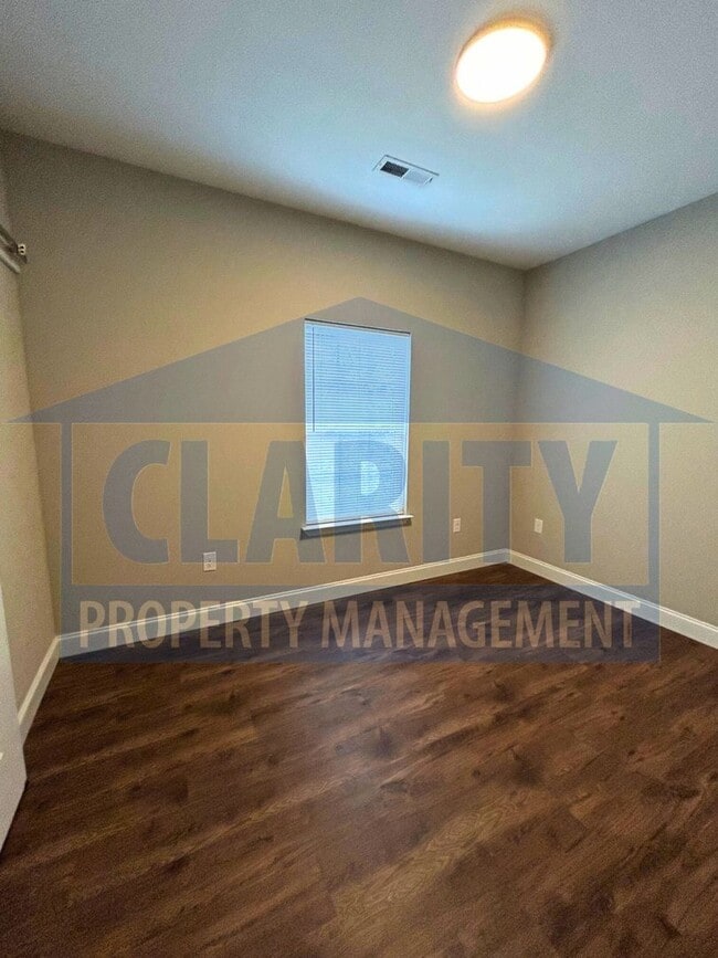 Building Photo - Two bedroom townhome in great, central location!