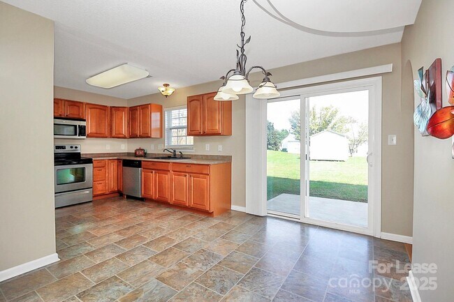 Building Photo - 7115 Simbrah Way