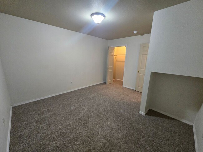 Building Photo - Large Beautiful South Hill Home! Available...