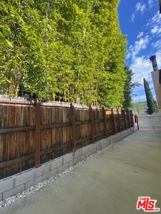 Building Photo - 459 S Holt Ave