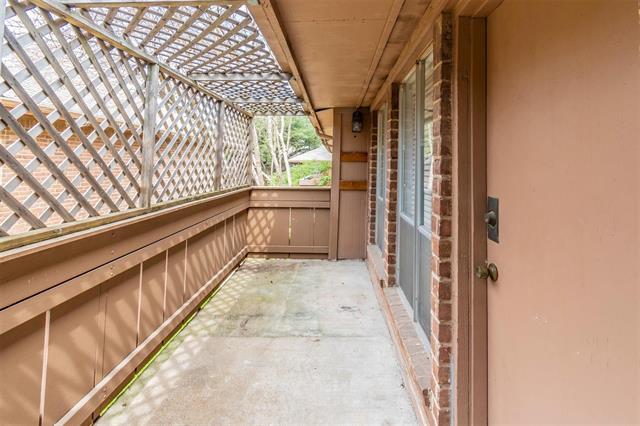 Building Photo - 10558 High Hollows Dr