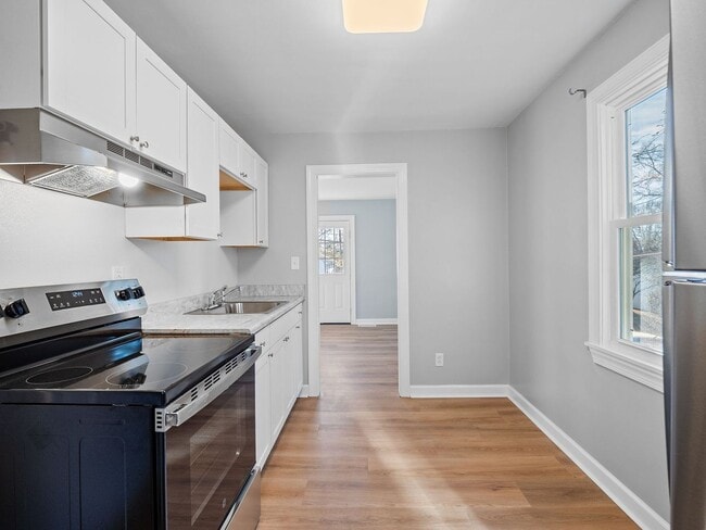 Building Photo - 2 Bedroom, 1 Bathroom newly renovated home for rent off Williamson Rd!