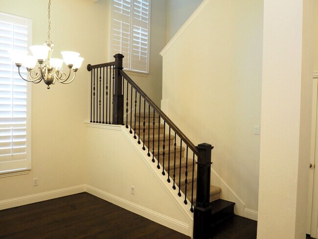 Building Photo - 4 Bed 3.5 Bath in Harvest